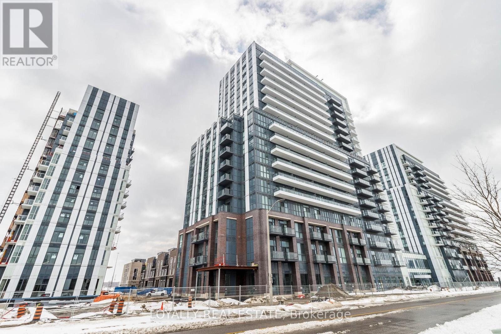 621 - 38 Honeycrisp Crescent, Vaughan, Ontario  L4K 0M8 - Photo 3 - N12533854