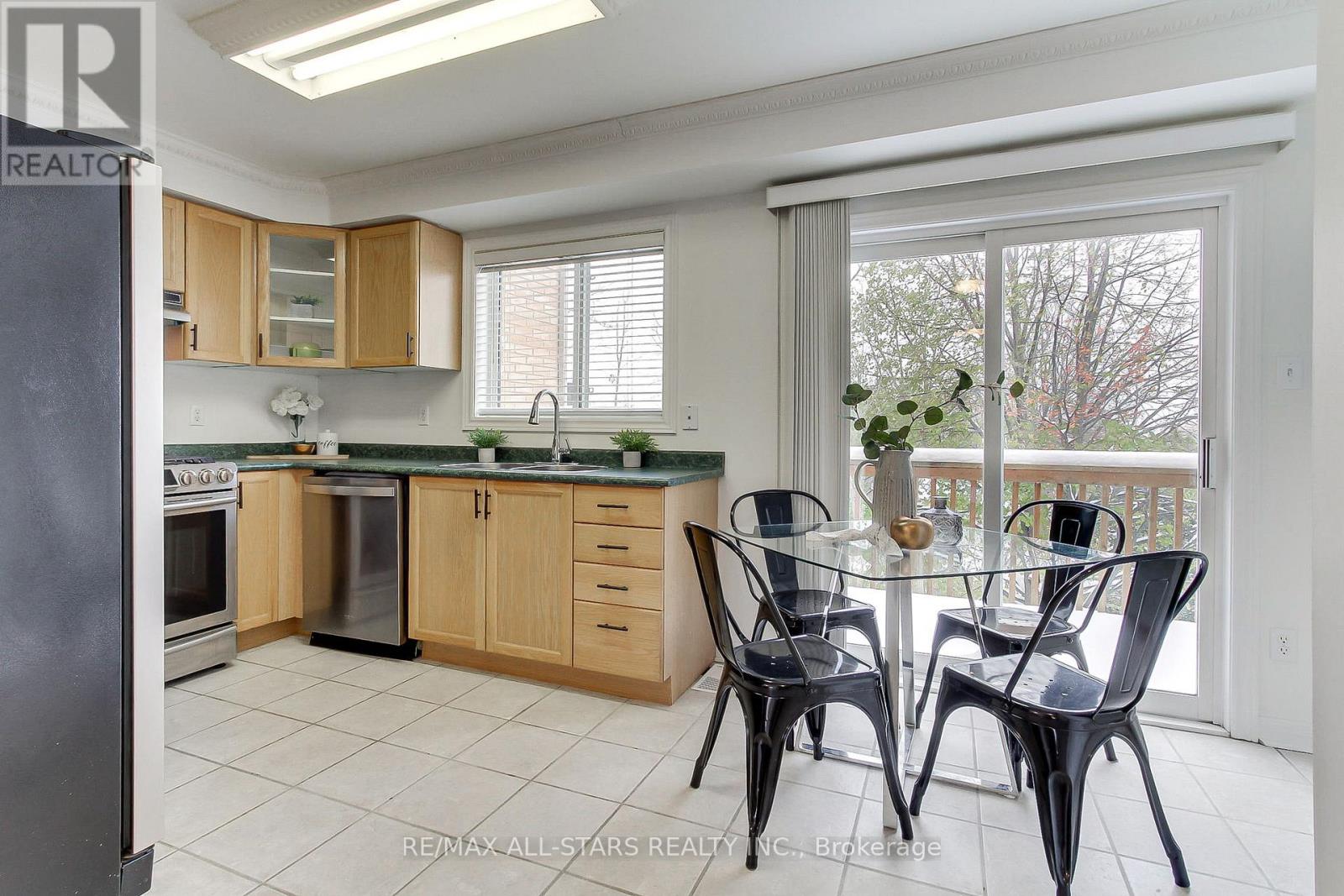 78 Lancaster Court, Georgina, Ontario  L4P 3Z9 - Photo 11 - N12533902