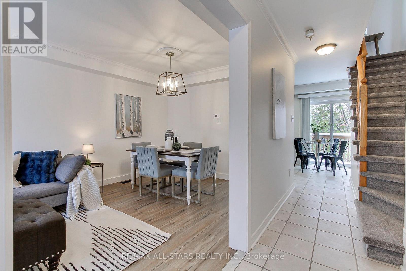 78 Lancaster Court, Georgina, Ontario  L4P 3Z9 - Photo 4 - N12533902