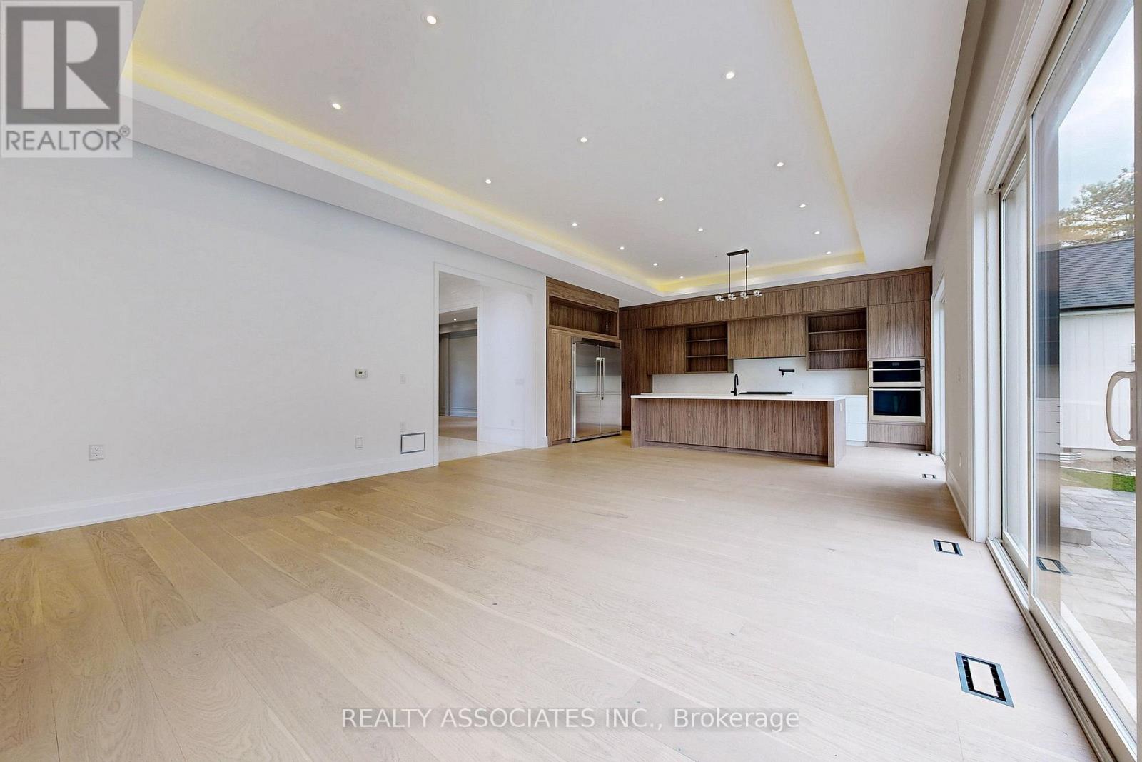 32 Cossar Avenue, Aurora, Ontario  L4G 3N8 - Photo 10 - N12533918