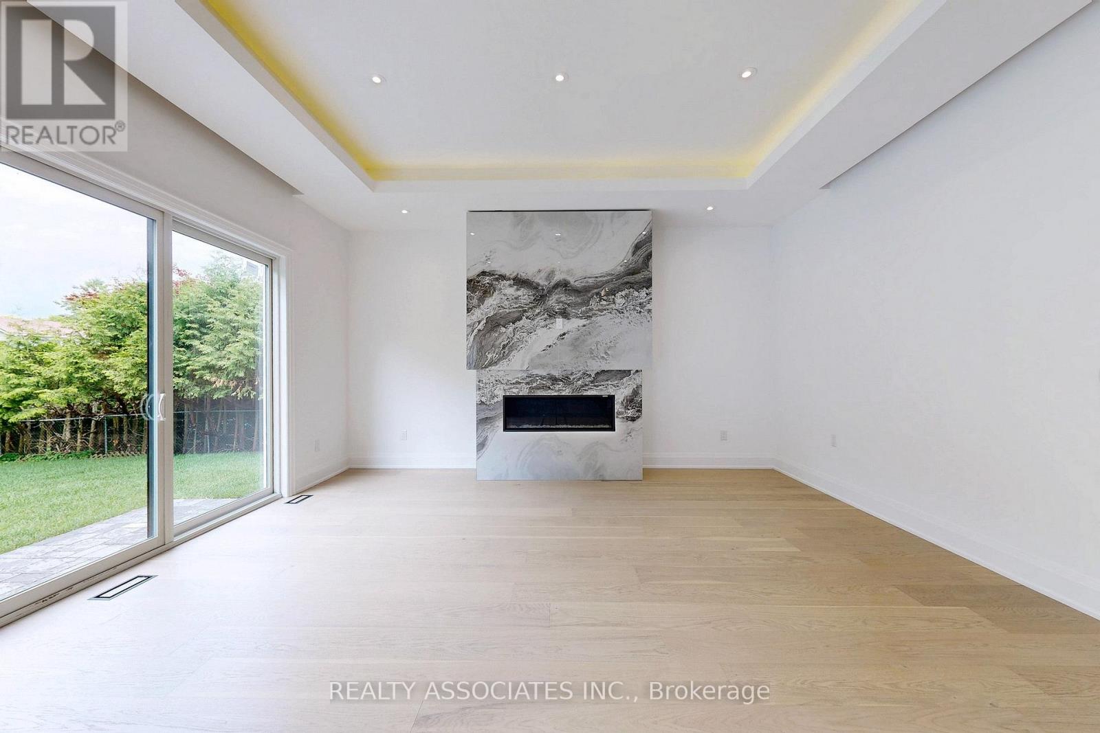 32 Cossar Avenue, Aurora, Ontario  L4G 3N8 - Photo 11 - N12533918