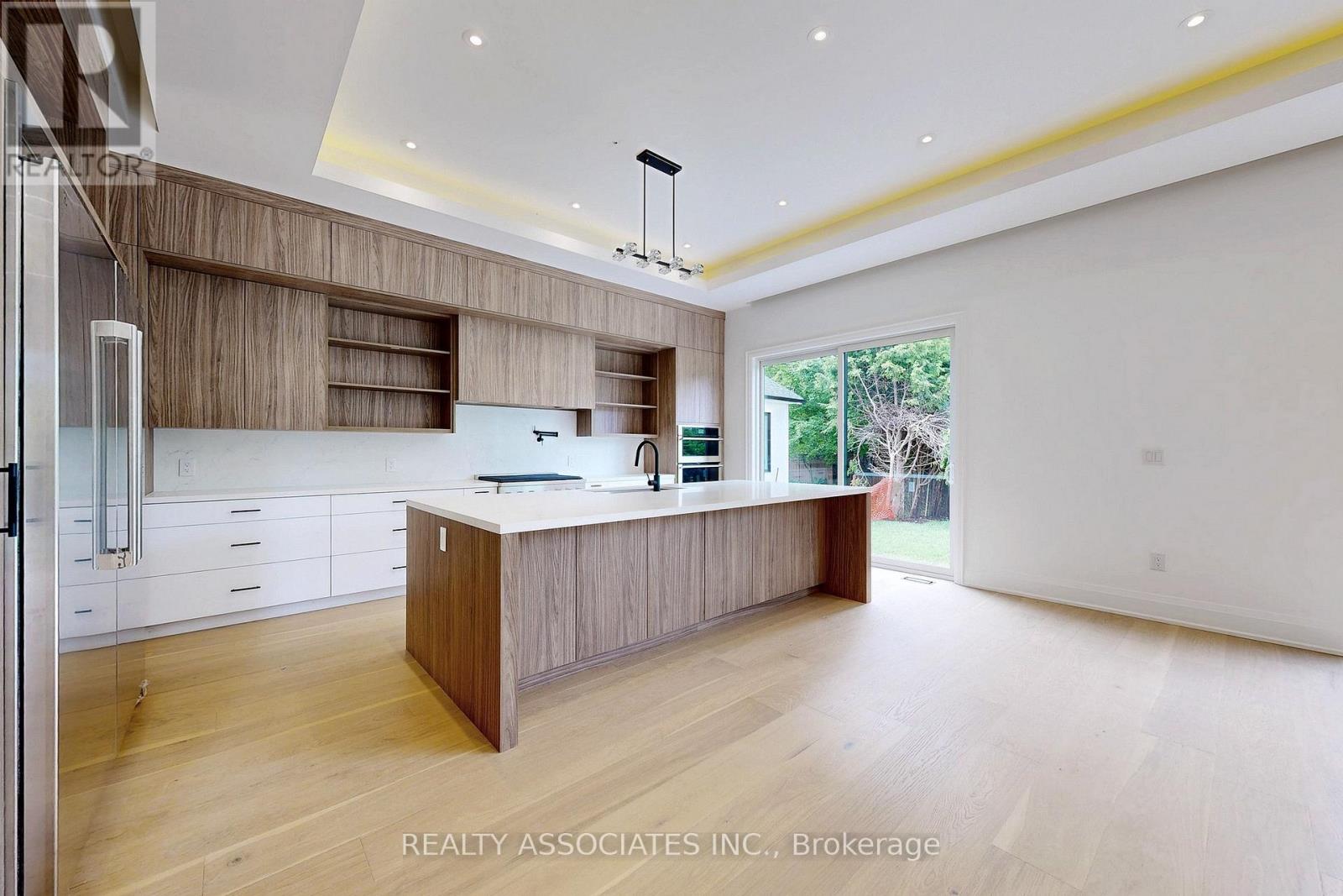 32 Cossar Avenue, Aurora, Ontario  L4G 3N8 - Photo 13 - N12533918