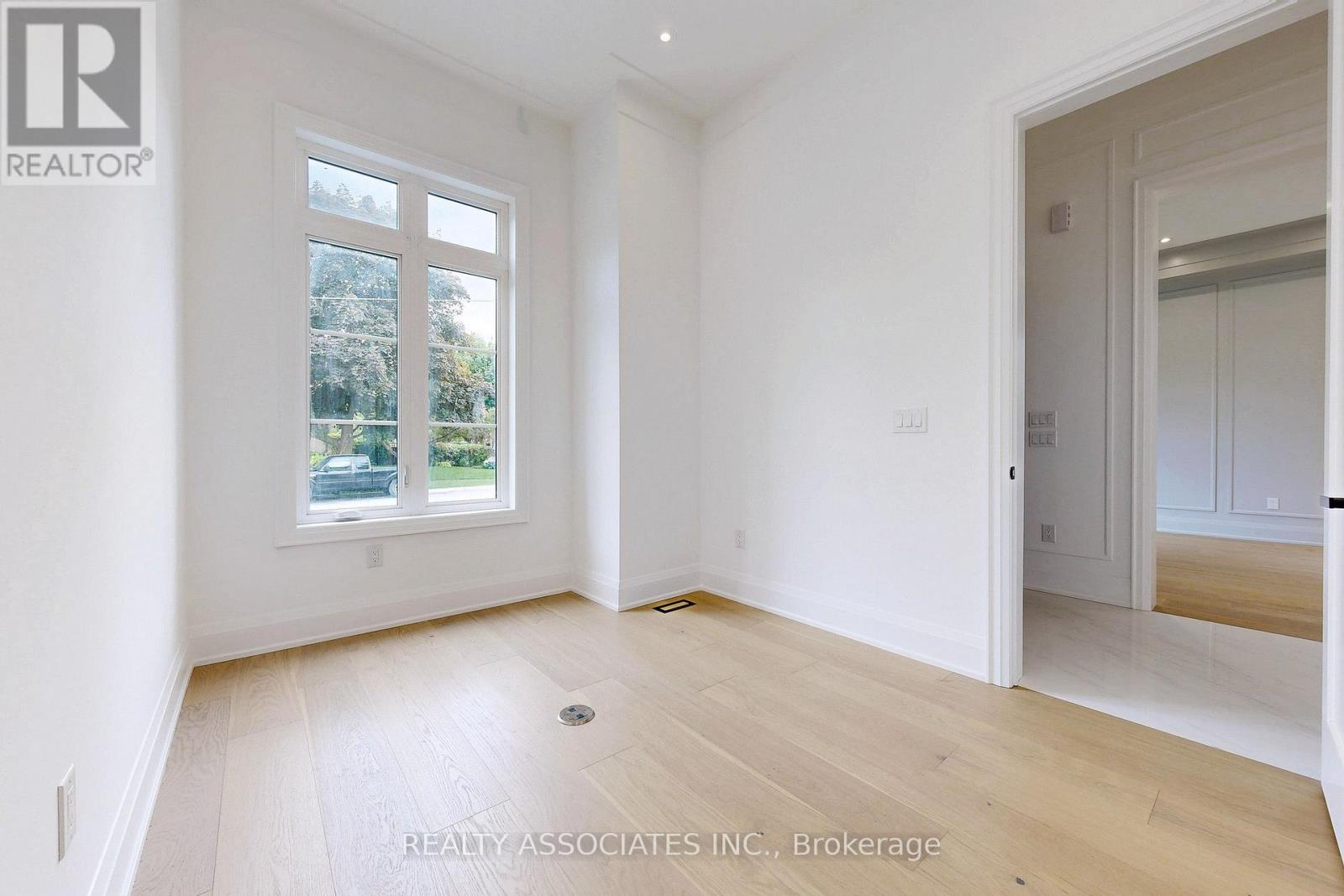 32 Cossar Avenue, Aurora, Ontario  L4G 3N8 - Photo 18 - N12533918