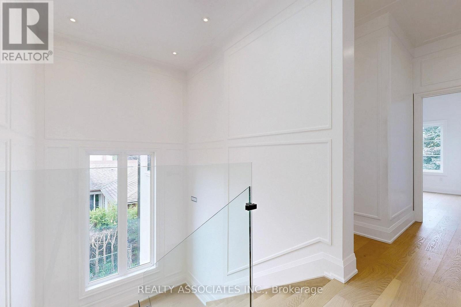 32 Cossar Avenue, Aurora, Ontario  L4G 3N8 - Photo 23 - N12533918