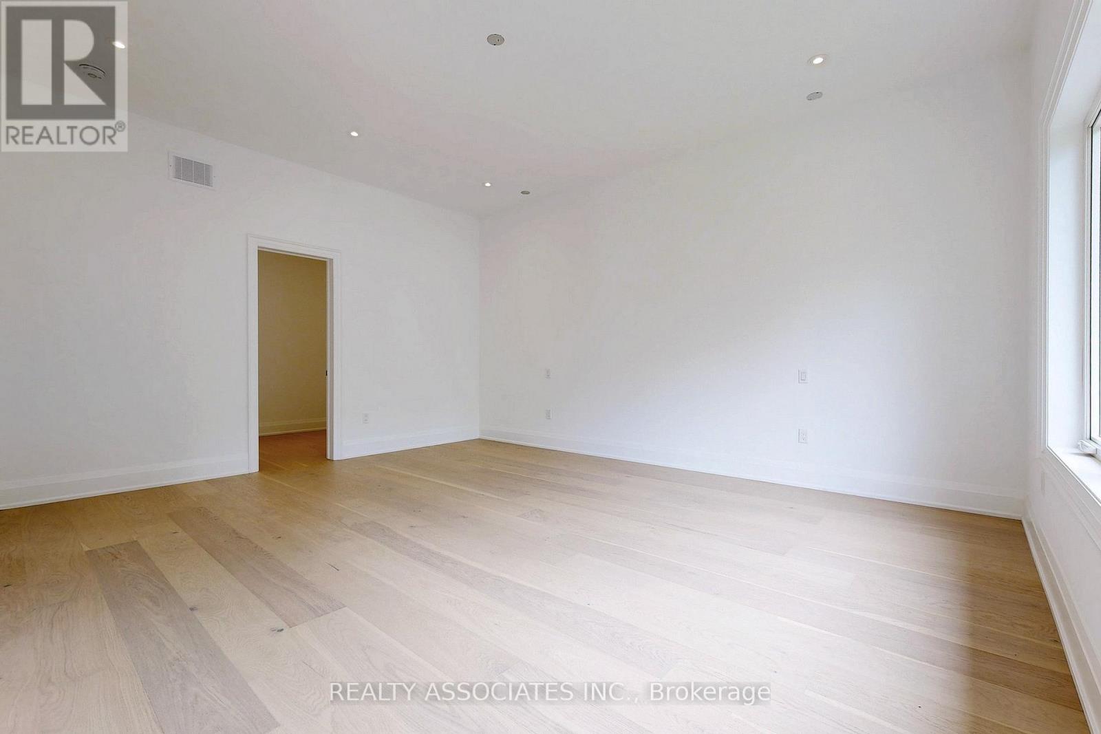 32 Cossar Avenue, Aurora, Ontario  L4G 3N8 - Photo 25 - N12533918