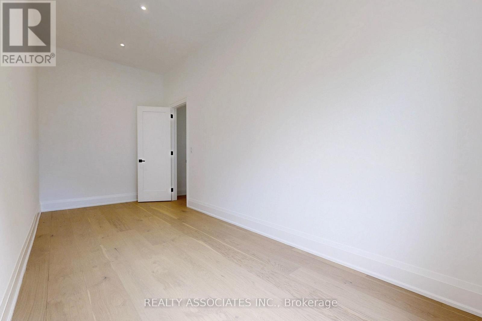 32 Cossar Avenue, Aurora, Ontario  L4G 3N8 - Photo 27 - N12533918