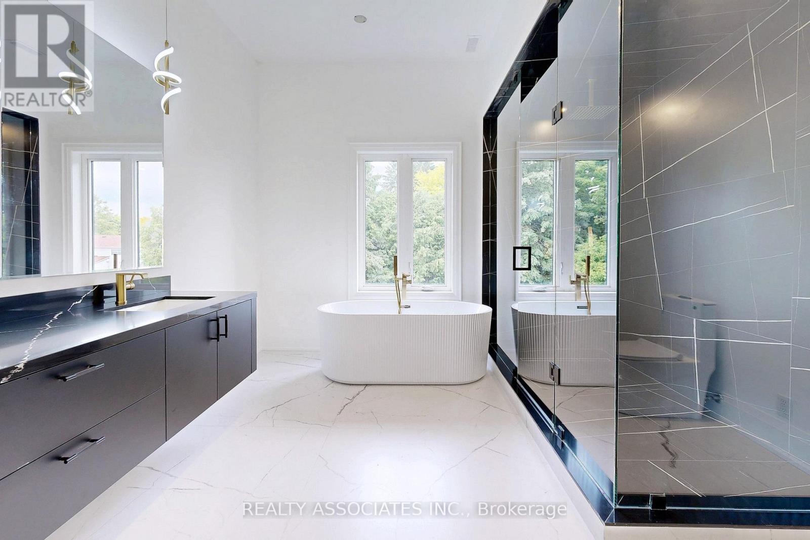 32 Cossar Avenue, Aurora, Ontario  L4G 3N8 - Photo 28 - N12533918