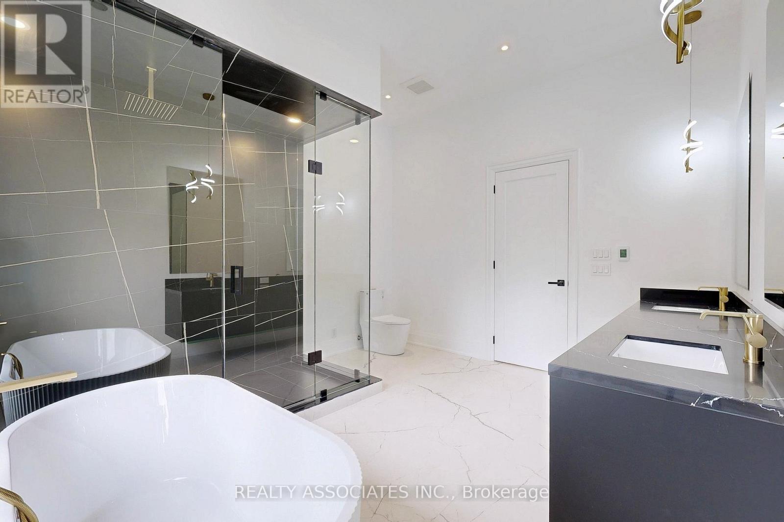 32 Cossar Avenue, Aurora, Ontario  L4G 3N8 - Photo 30 - N12533918