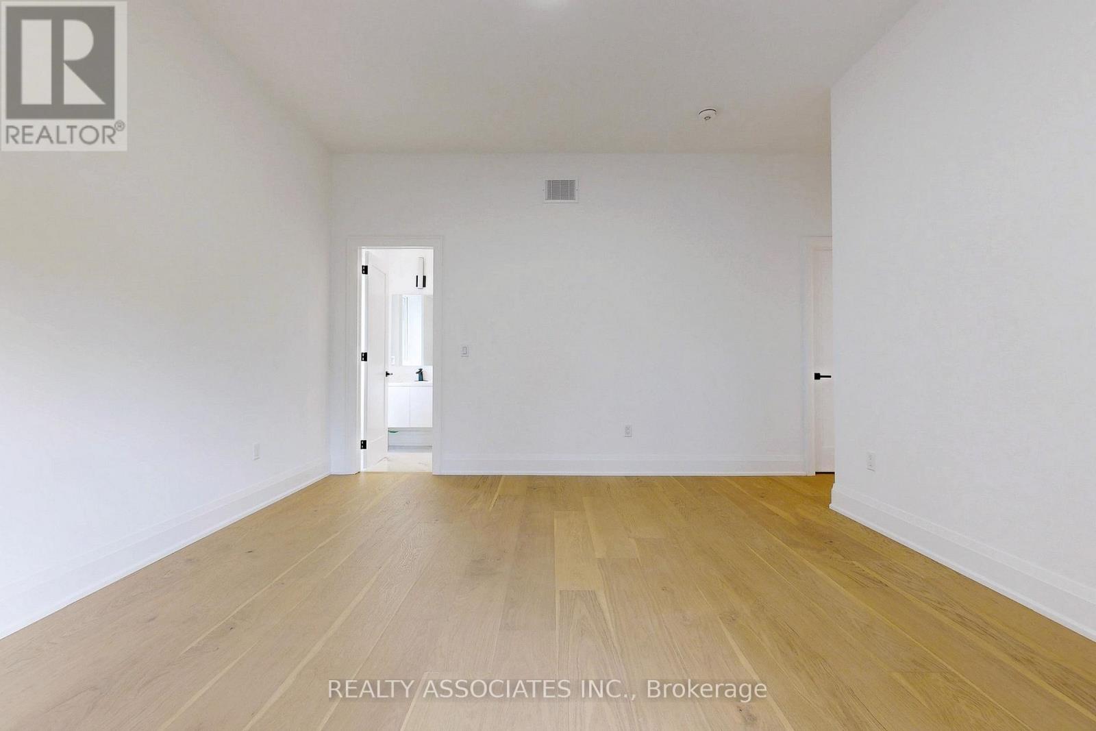 32 Cossar Avenue, Aurora, Ontario  L4G 3N8 - Photo 32 - N12533918