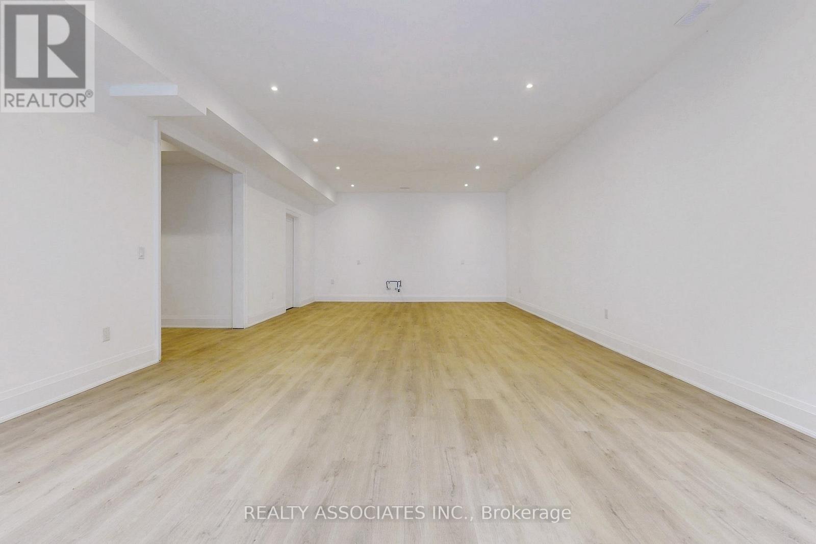 32 Cossar Avenue, Aurora, Ontario  L4G 3N8 - Photo 45 - N12533918