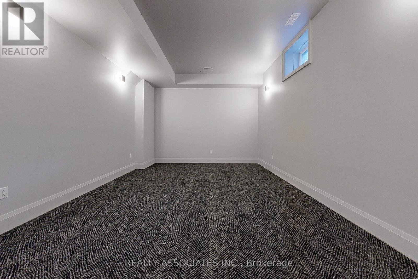 32 Cossar Avenue, Aurora, Ontario  L4G 3N8 - Photo 46 - N12533918