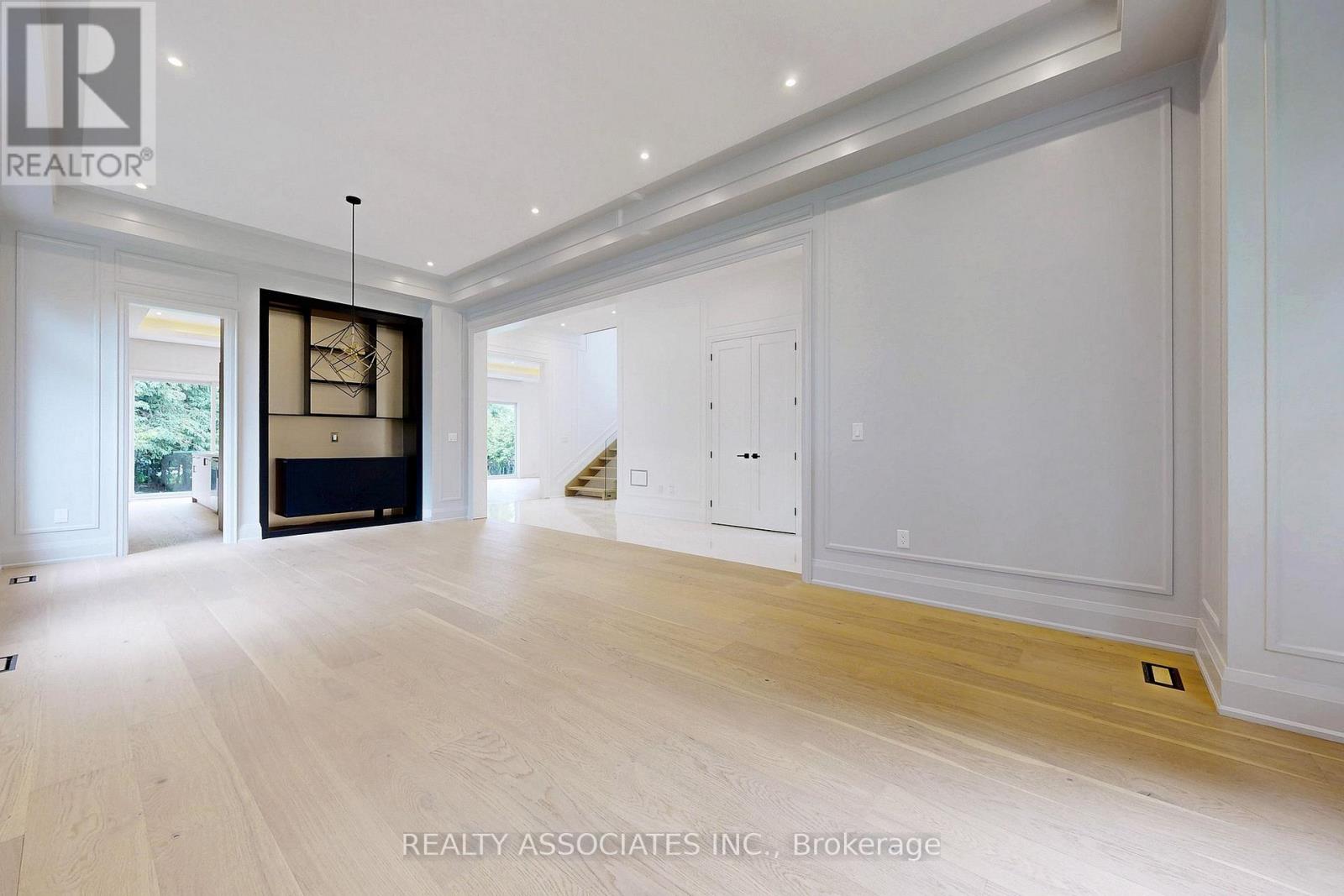 32 Cossar Avenue, Aurora, Ontario  L4G 3N8 - Photo 6 - N12533918