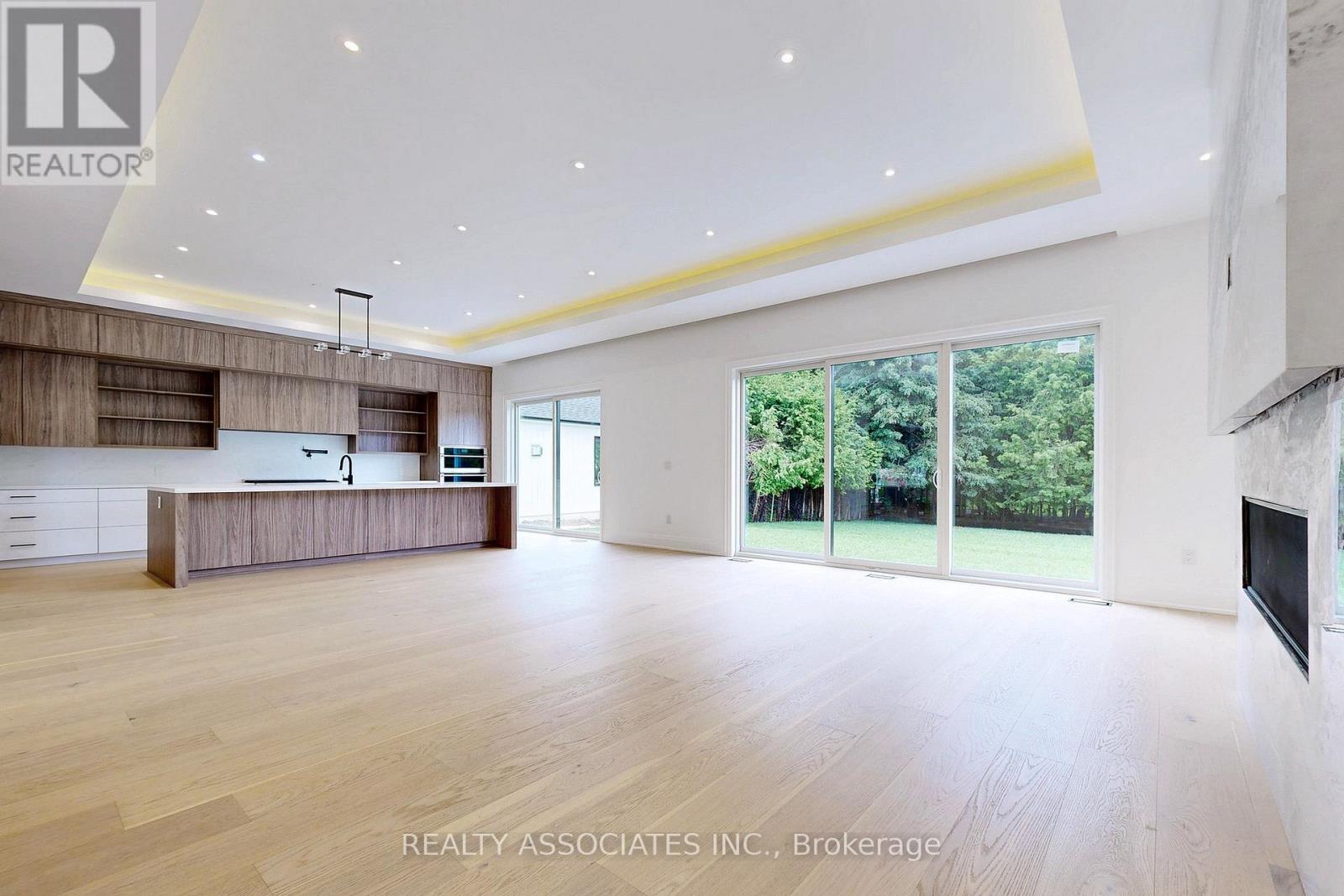 32 Cossar Avenue, Aurora, Ontario  L4G 3N8 - Photo 9 - N12533918