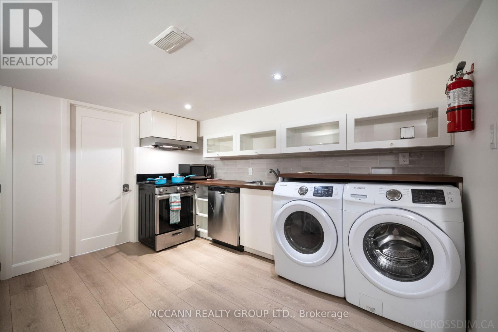 217 Pearson Avenue, Toronto, Ontario  M6R 1G6 - Photo 36 - W12533668