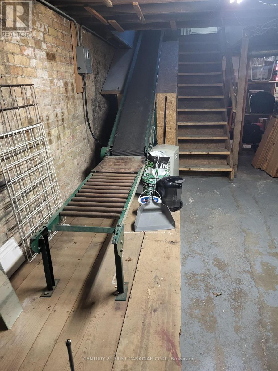 429 Talbot Street, St. Thomas, Ontario  N5P 1C1 - Photo 16 - X12466365