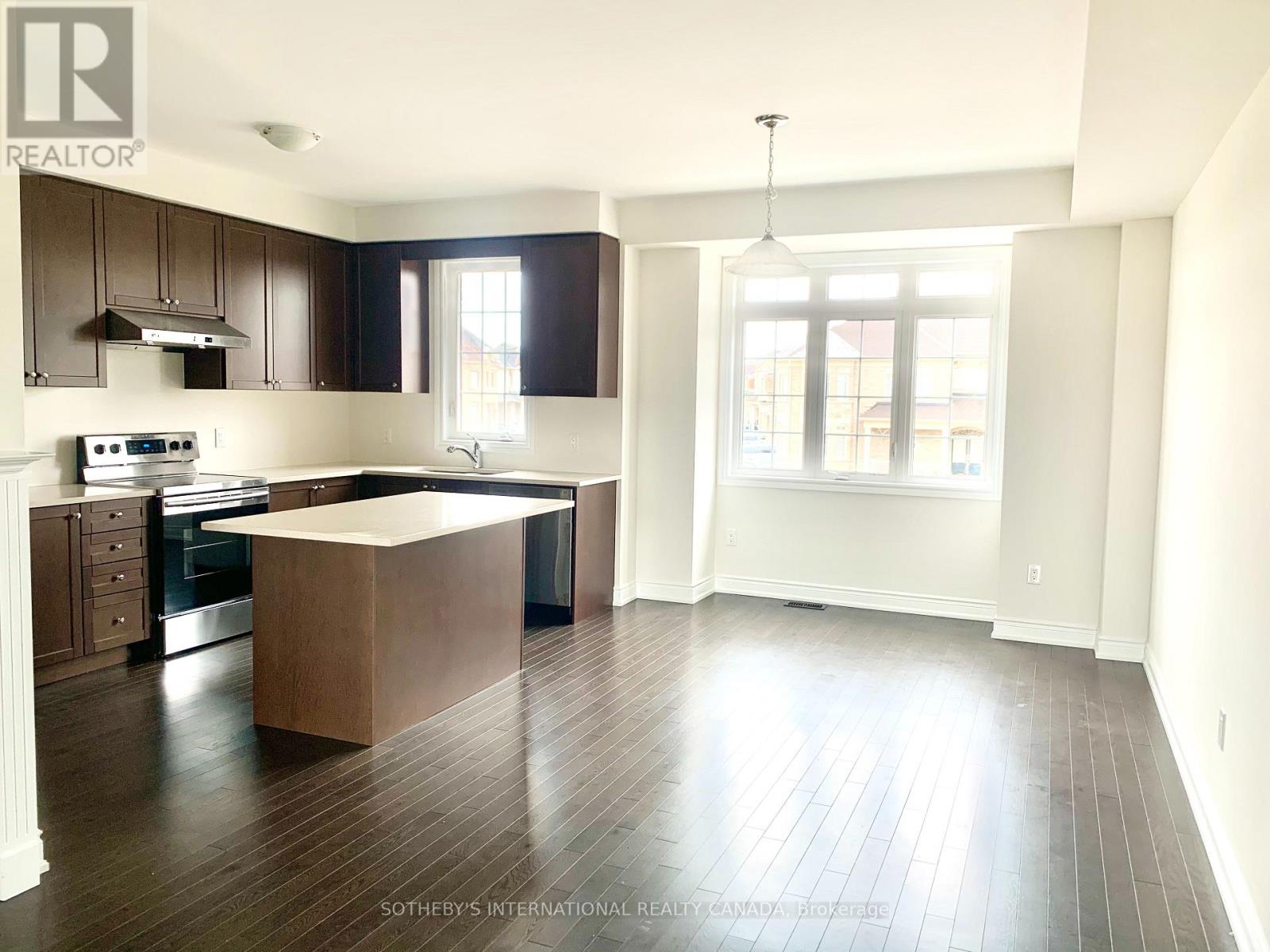 10 OAKMORE LANE, Brampton, Ontario