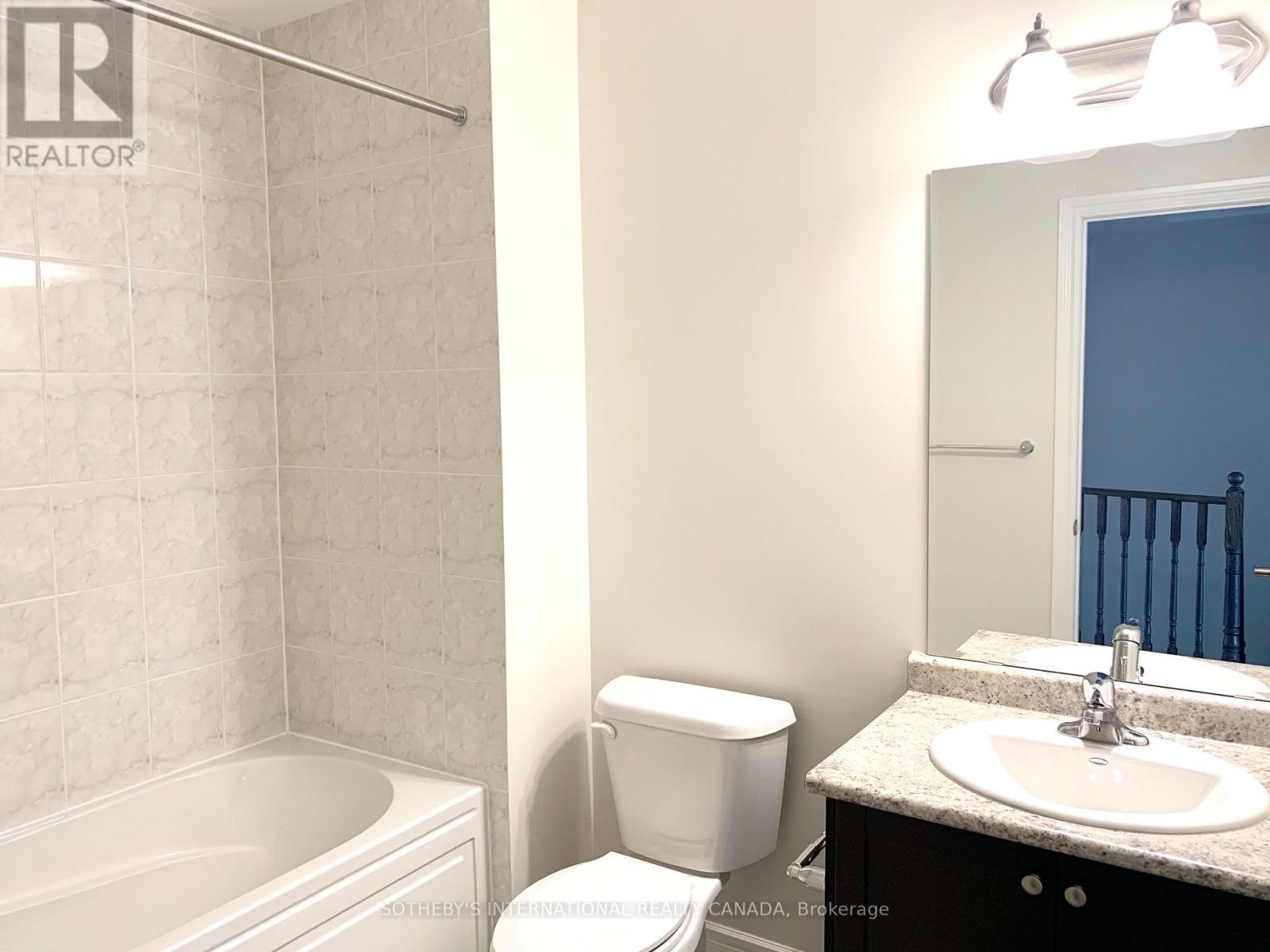 10 Oakmore Lane, Brampton, Ontario  L6Y 6H5 - Photo 7 - W12533720