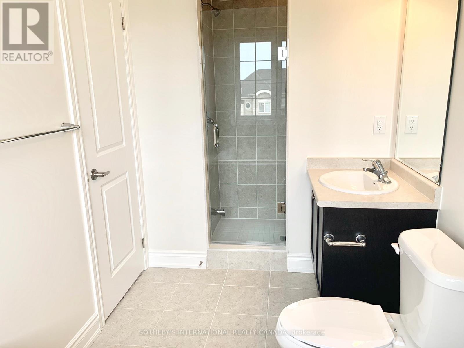 10 Oakmore Lane, Brampton, Ontario  L6Y 6H5 - Photo 8 - W12533720