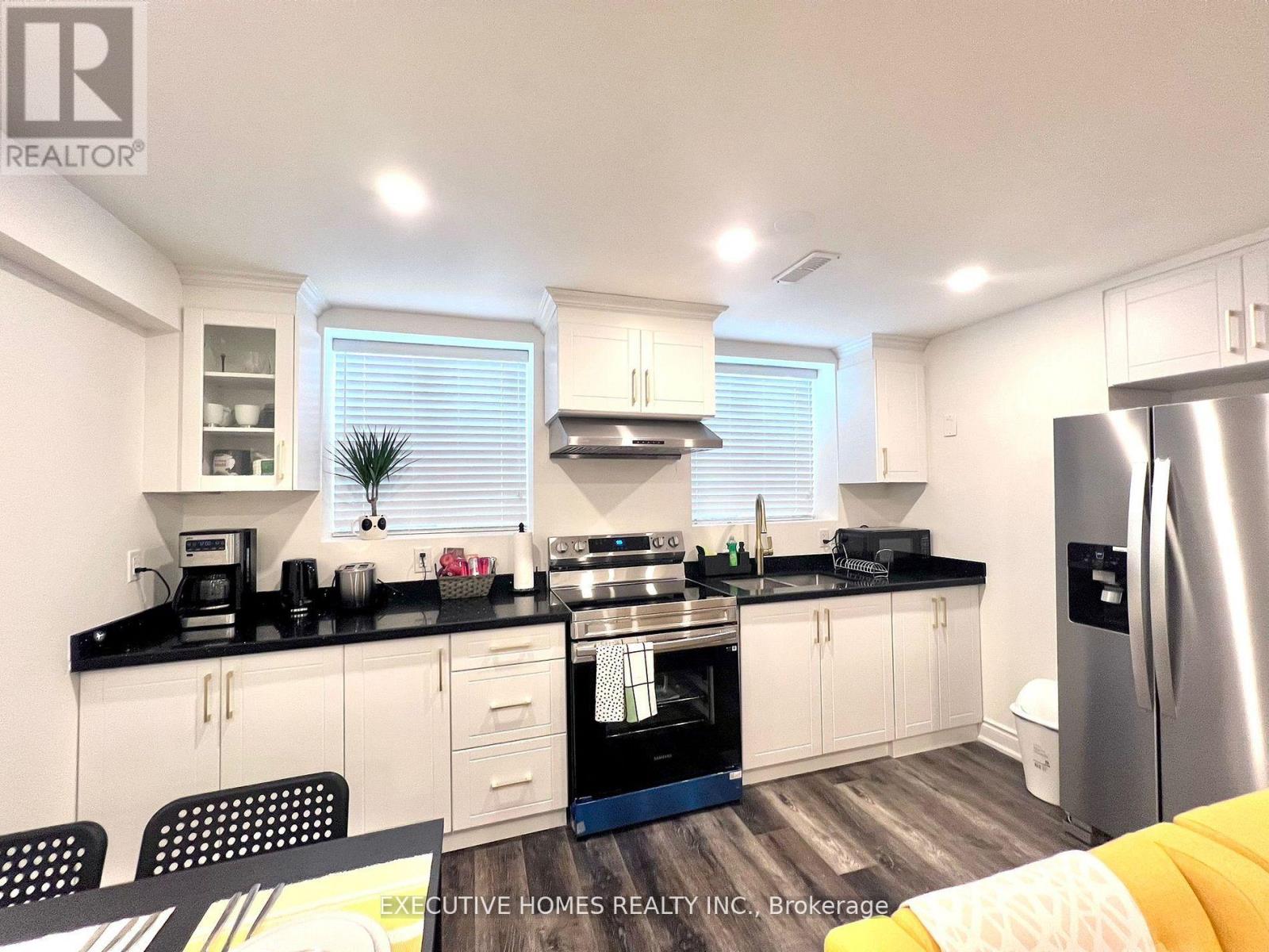 409 Boyd Lane, Milton, Ontario  L9E 1X2 - Photo 3 - W12533722