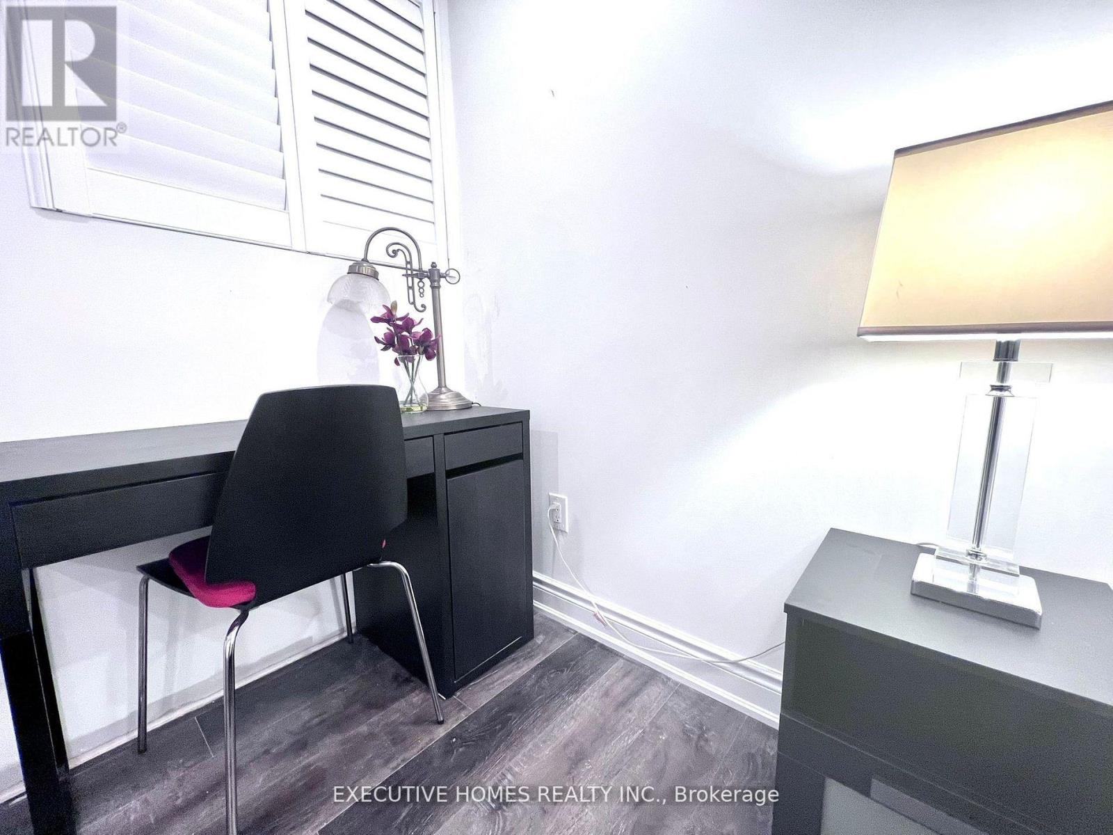 409 Boyd Lane, Milton, Ontario  L9E 1X2 - Photo 9 - W12533722