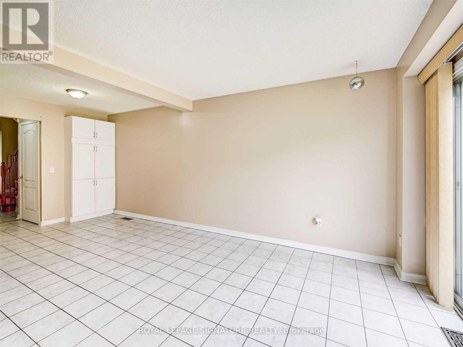 57 - 833 Scollard Court, Mississauga, Ontario  L5V 2B4 - Photo 10 - W12533754