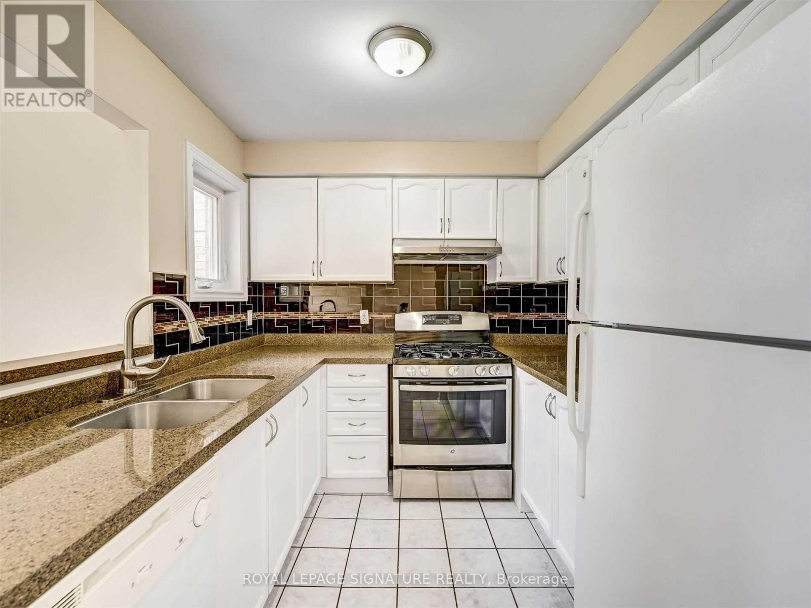 57 - 833 Scollard Court, Mississauga, Ontario  L5V 2B4 - Photo 14 - W12533754