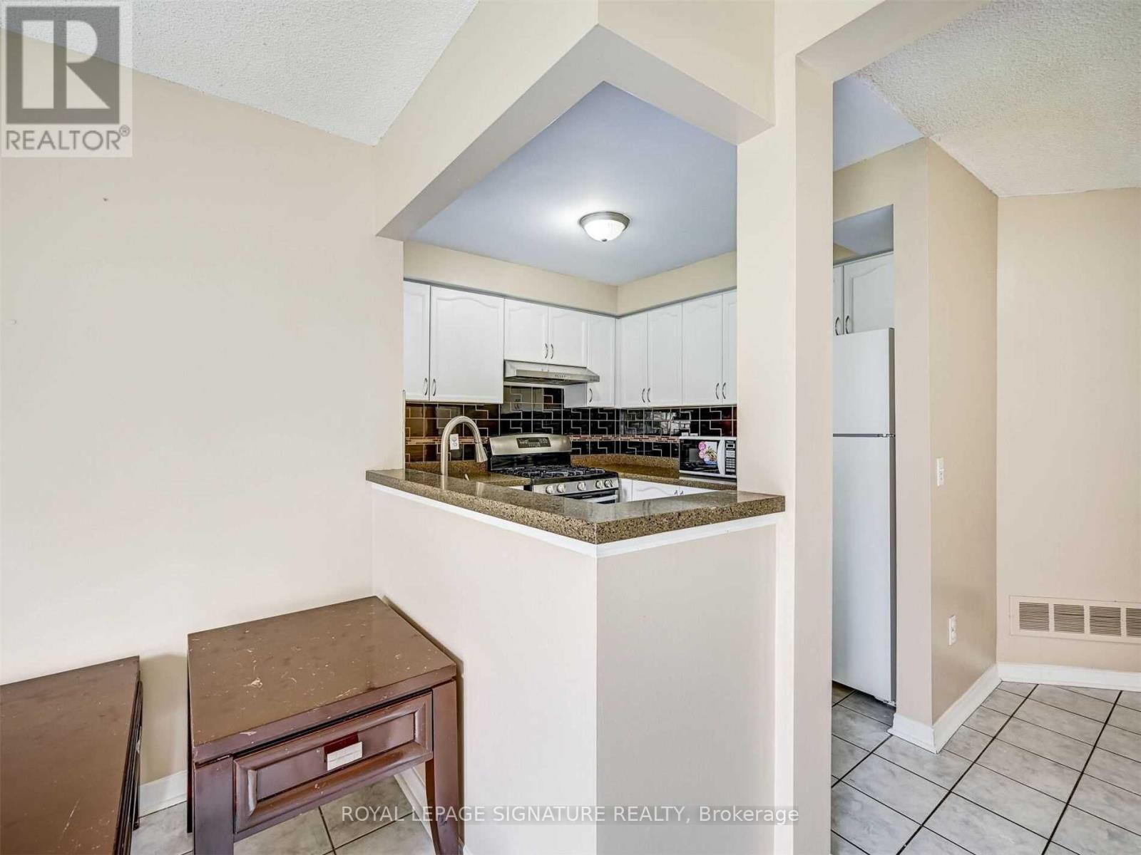 57 - 833 Scollard Court, Mississauga, Ontario  L5V 2B4 - Photo 17 - W12533754