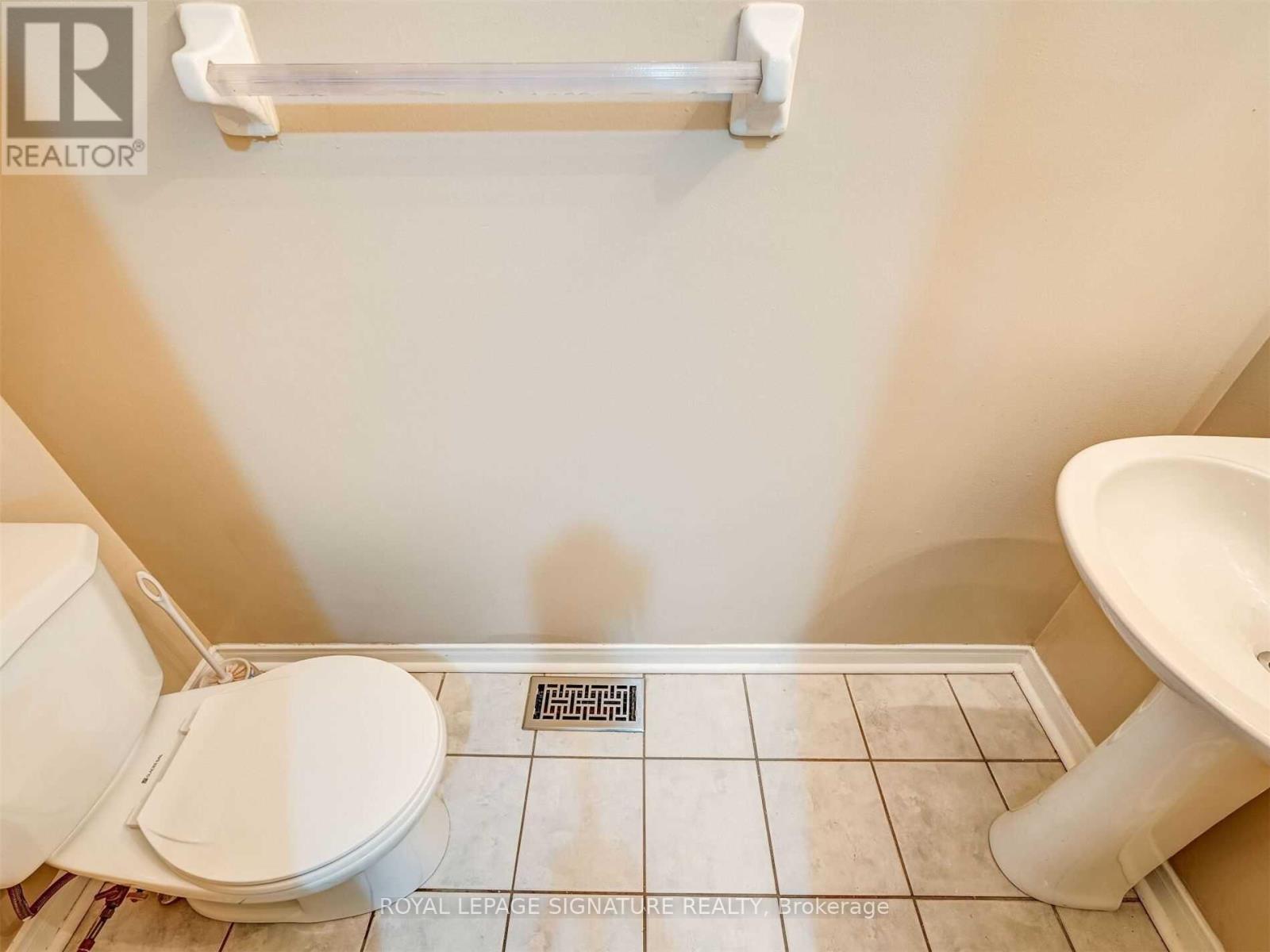 57 - 833 Scollard Court, Mississauga, Ontario  L5V 2B4 - Photo 19 - W12533754