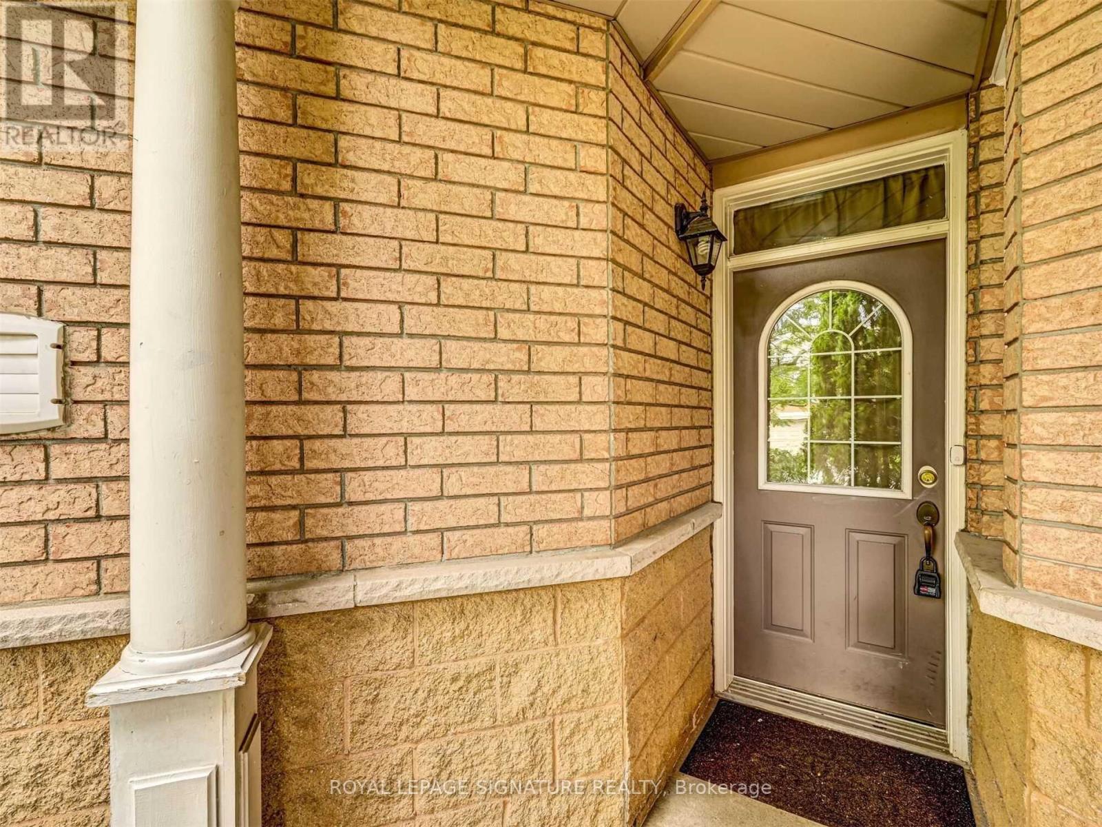 57 - 833 Scollard Court, Mississauga, Ontario  L5V 2B4 - Photo 3 - W12533754