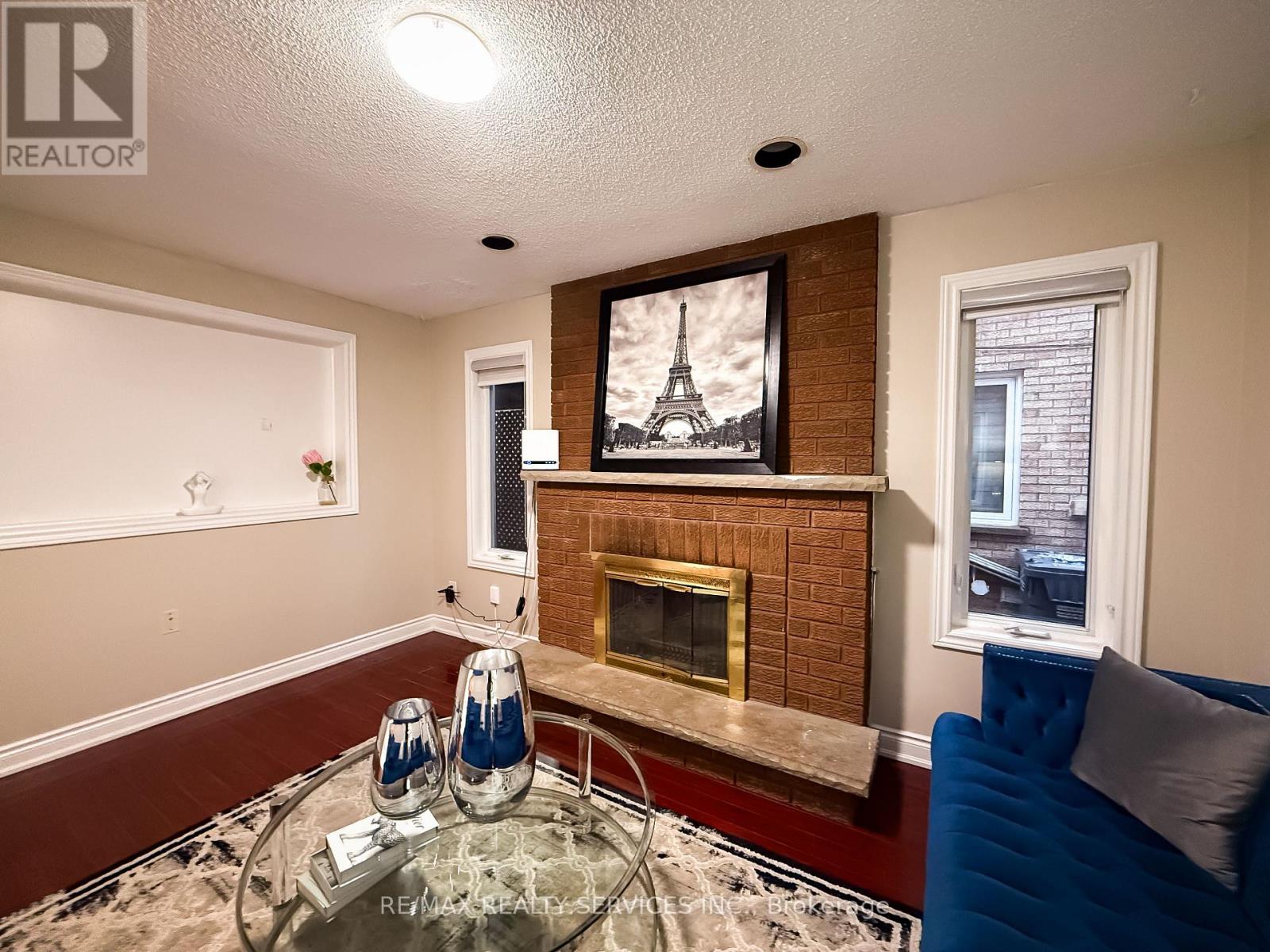 69 Pennsylvania Avenue, Brampton, Ontario  L6Y 4P3 - Photo 10 - W12533798