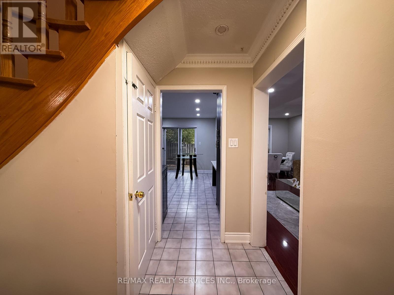 69 Pennsylvania Avenue, Brampton, Ontario  L6Y 4P3 - Photo 11 - W12533798