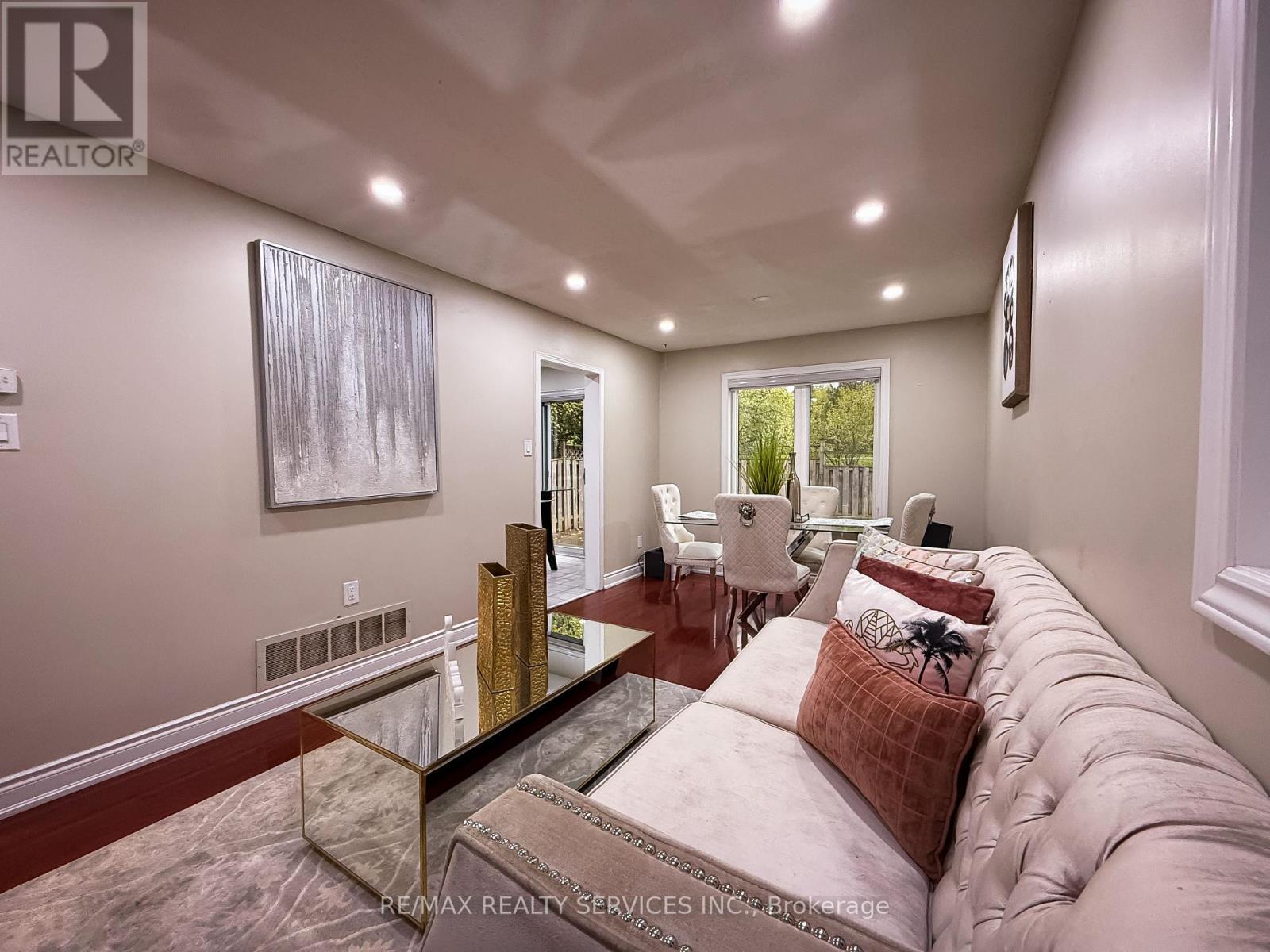 69 Pennsylvania Avenue, Brampton, Ontario  L6Y 4P3 - Photo 15 - W12533798