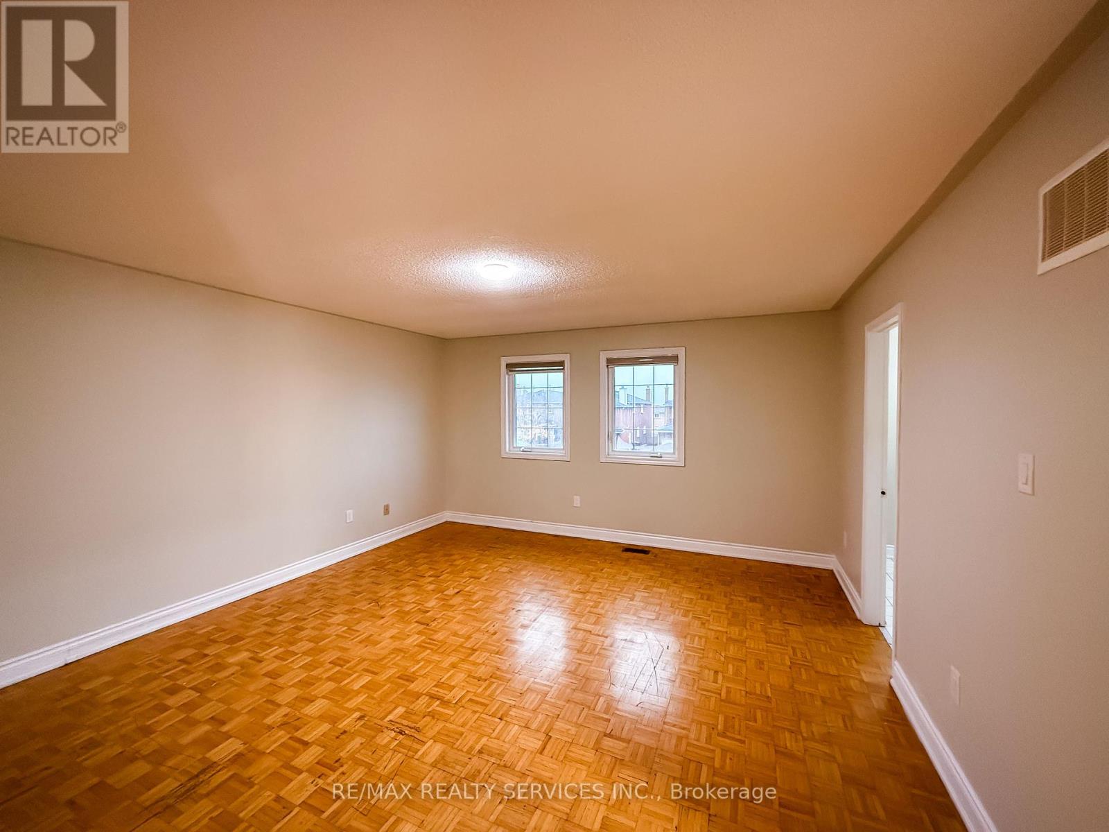 69 Pennsylvania Avenue, Brampton, Ontario  L6Y 4P3 - Photo 25 - W12533798