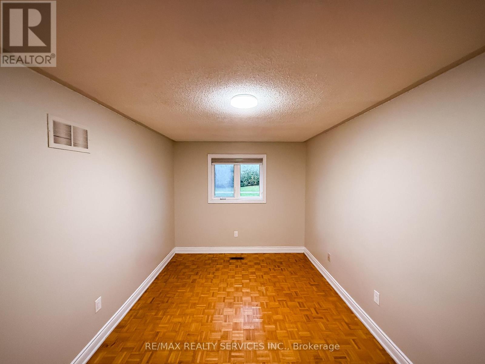 69 Pennsylvania Avenue, Brampton, Ontario  L6Y 4P3 - Photo 35 - W12533798