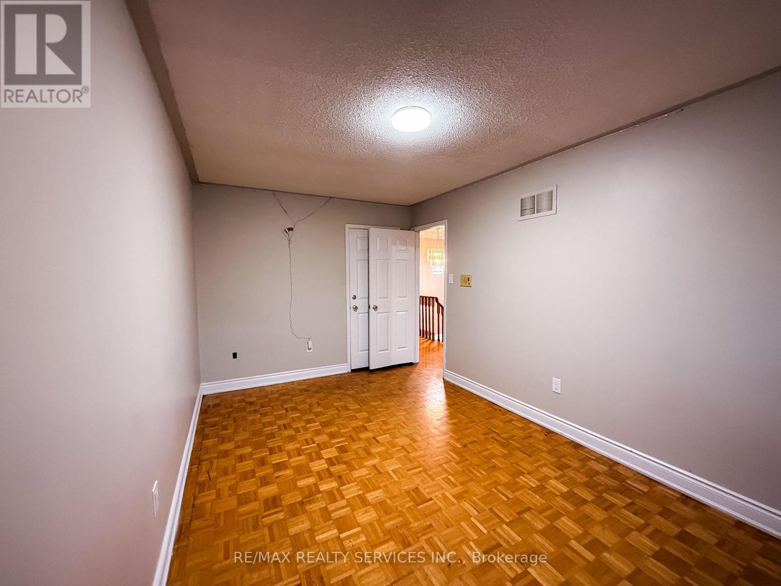 69 Pennsylvania Avenue, Brampton, Ontario  L6Y 4P3 - Photo 37 - W12533798