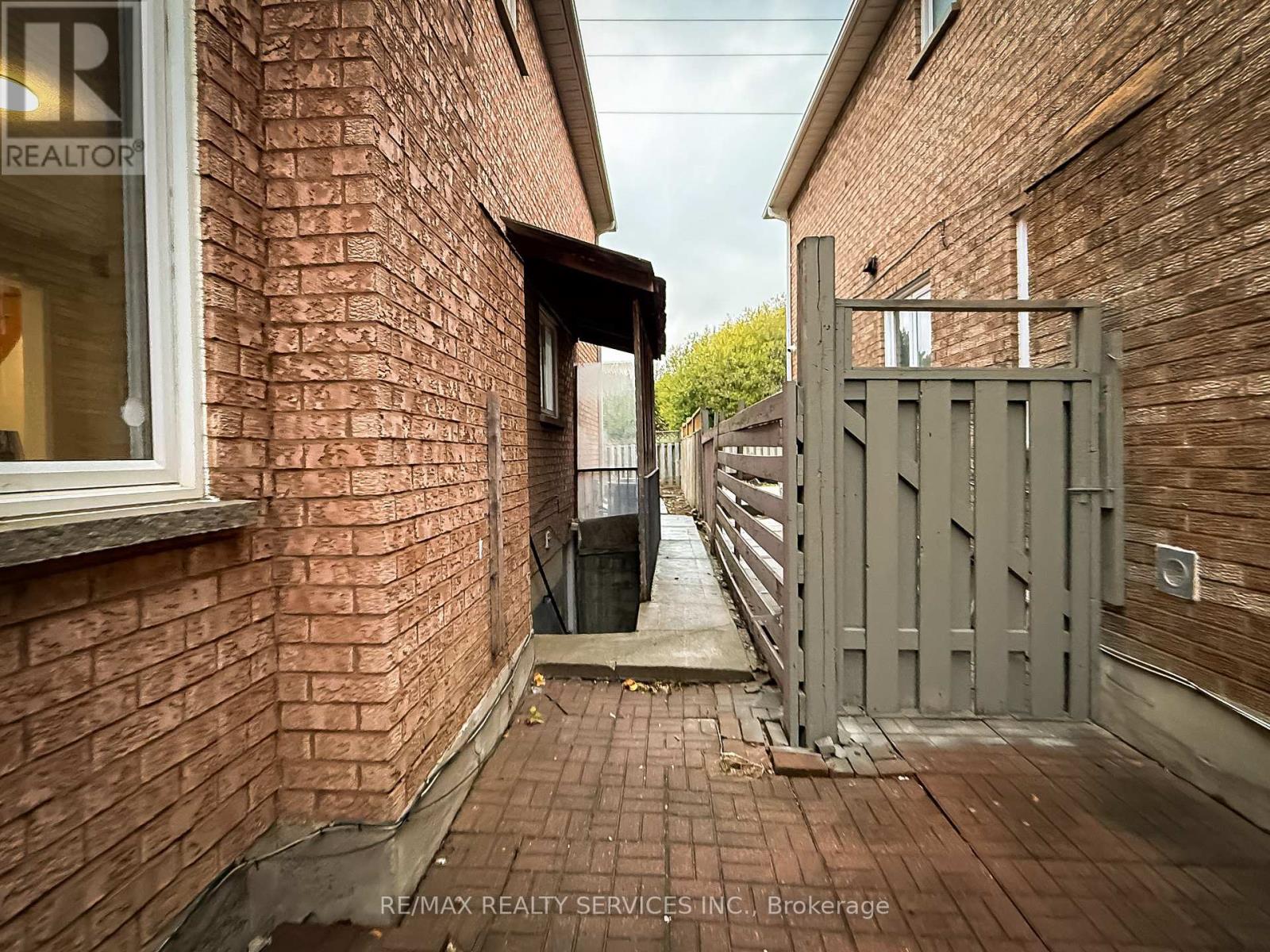 69 Pennsylvania Avenue, Brampton, Ontario  L6Y 4P3 - Photo 49 - W12533798