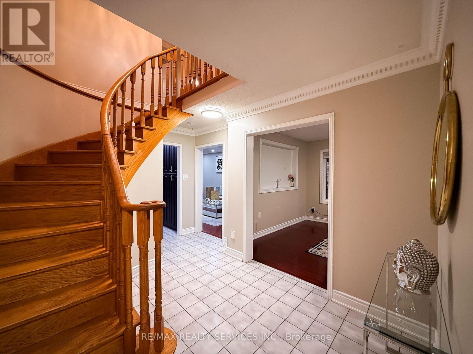 69 Pennsylvania Avenue, Brampton, Ontario  L6Y 4P3 - Photo 5 - W12533798