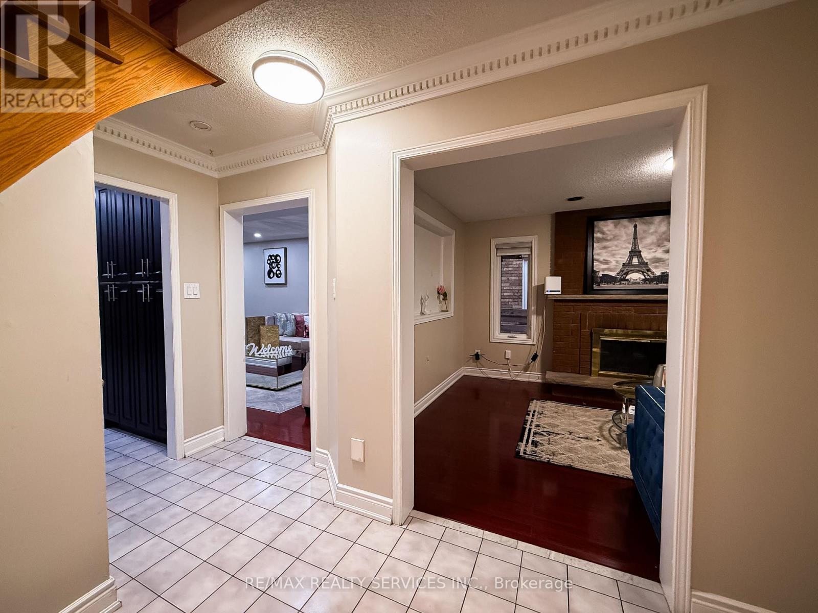 69 Pennsylvania Avenue, Brampton, Ontario  L6Y 4P3 - Photo 7 - W12533798