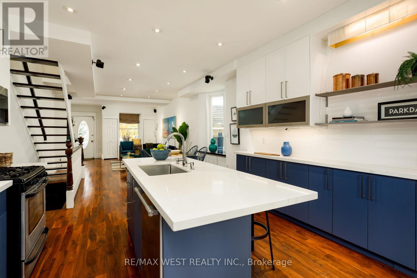 79 Springhurst Avenue, Toronto, Ontario  M6K 1B7 - Photo 11 - W12533806