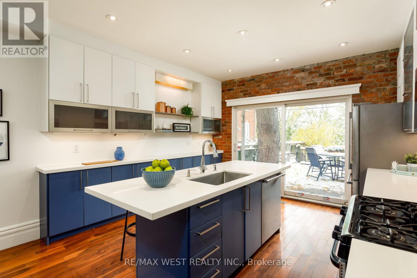 79 Springhurst Avenue, Toronto, Ontario  M6K 1B7 - Photo 12 - W12533806