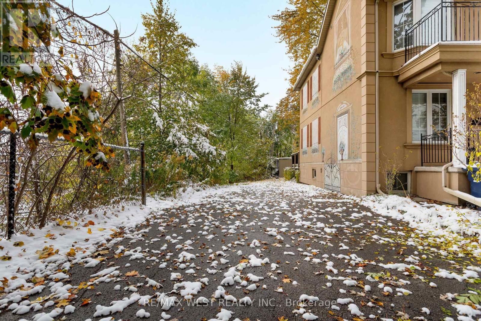 79 Springhurst Avenue, Toronto, Ontario  M6K 1B7 - Photo 23 - W12533806