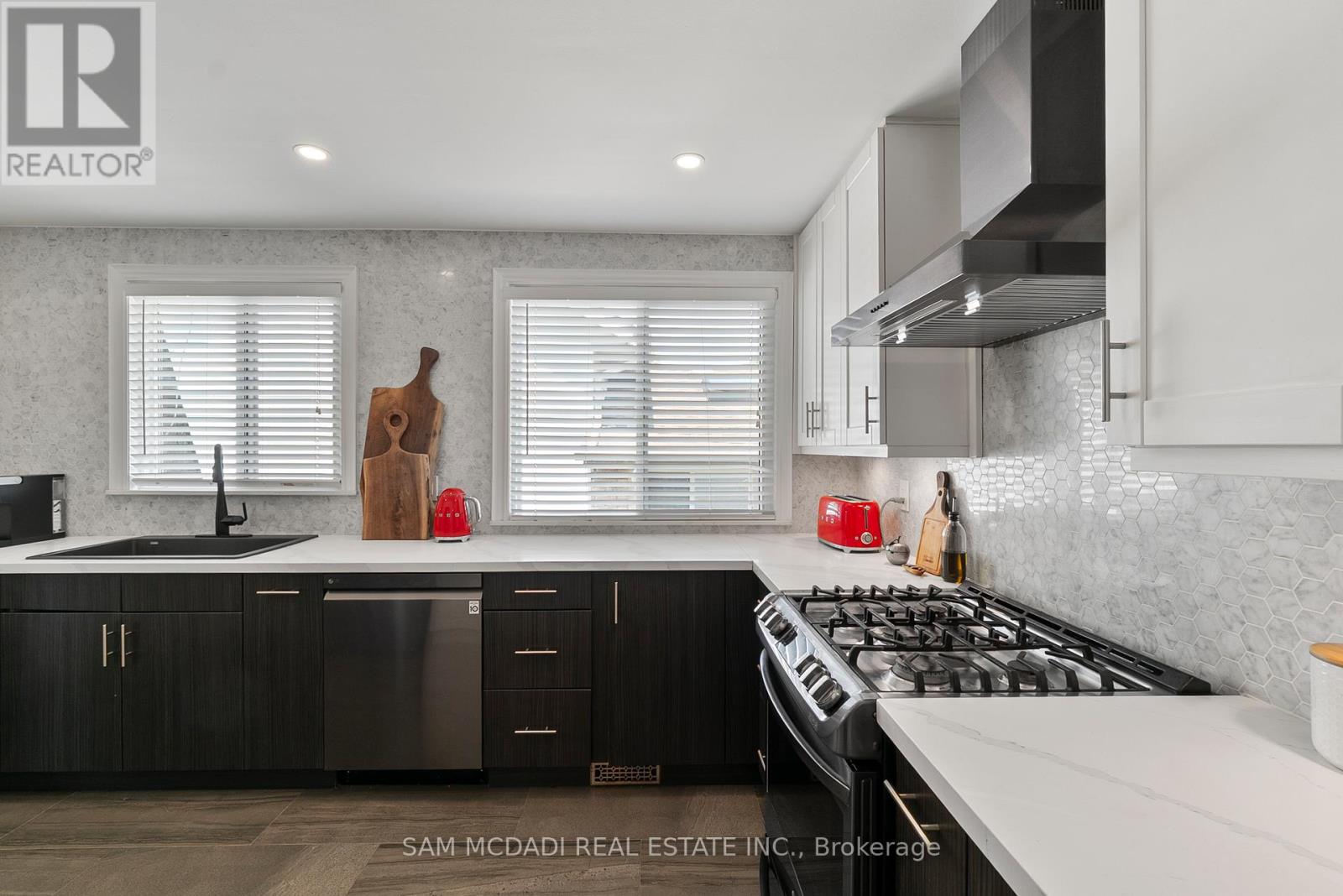 496 Seymour Drive, Oakville, Ontario  L6L 3K1 - Photo 10 - W12533820