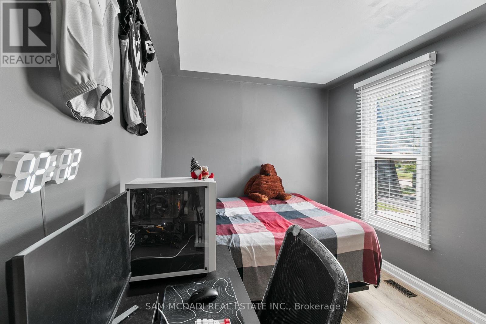 496 Seymour Drive, Oakville, Ontario  L6L 3K1 - Photo 12 - W12533820