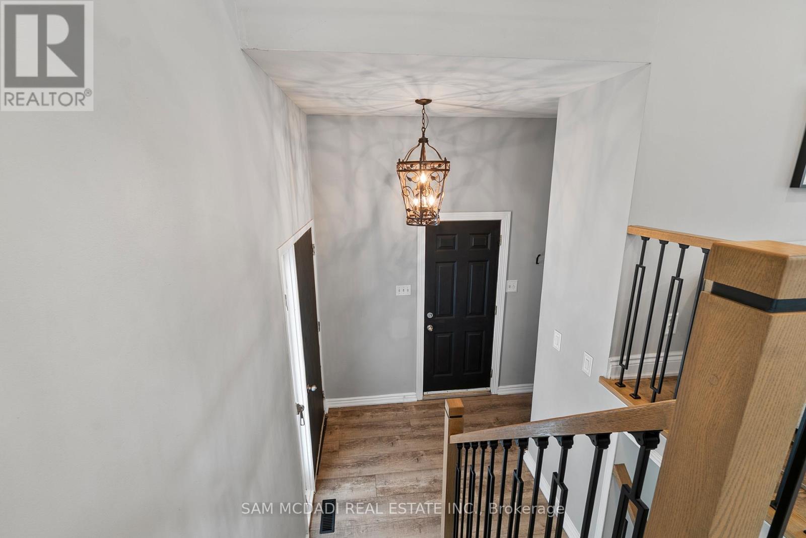 496 Seymour Drive, Oakville, Ontario  L6L 3K1 - Photo 4 - W12533820