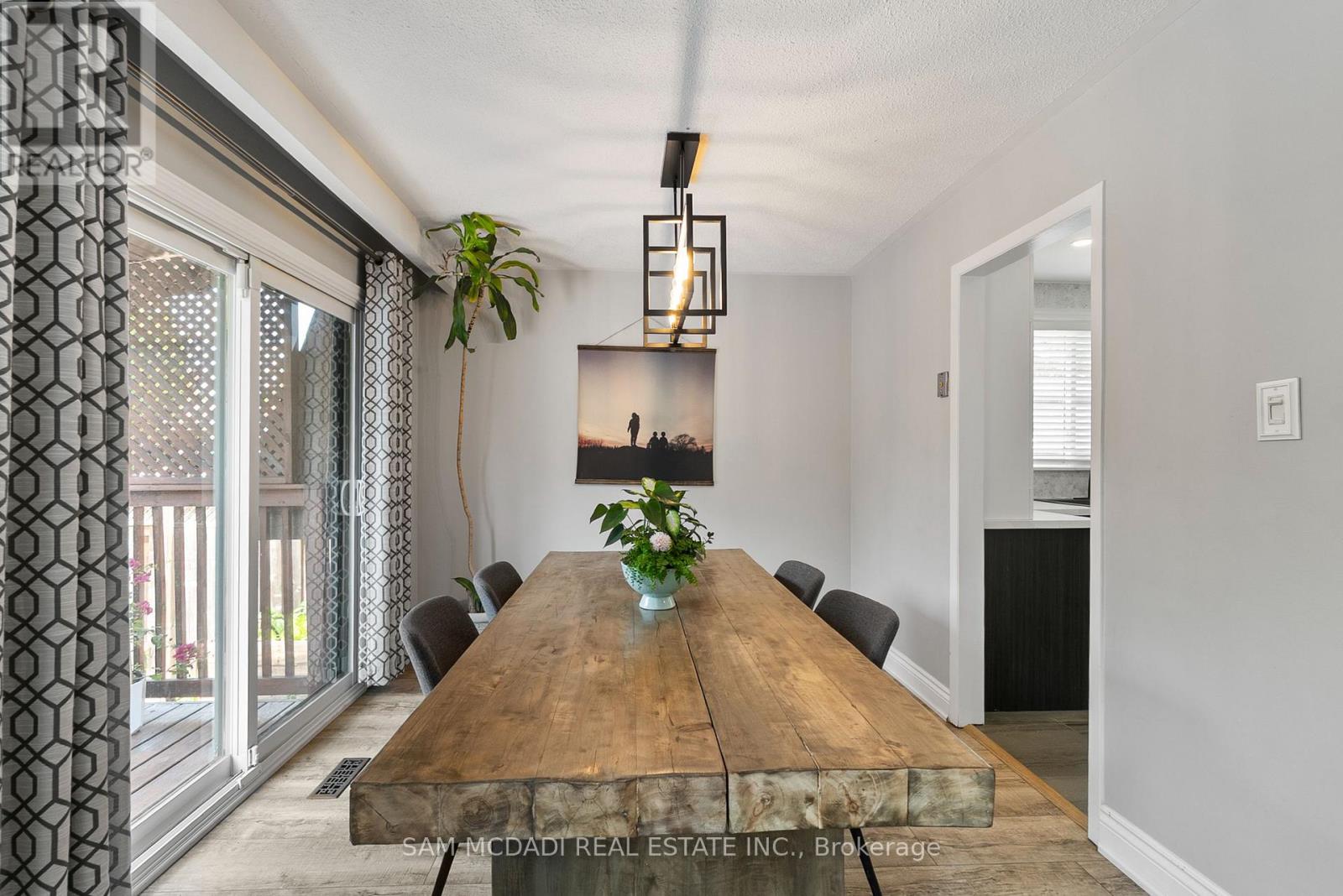 496 Seymour Drive, Oakville, Ontario  L6L 3K1 - Photo 7 - W12533820