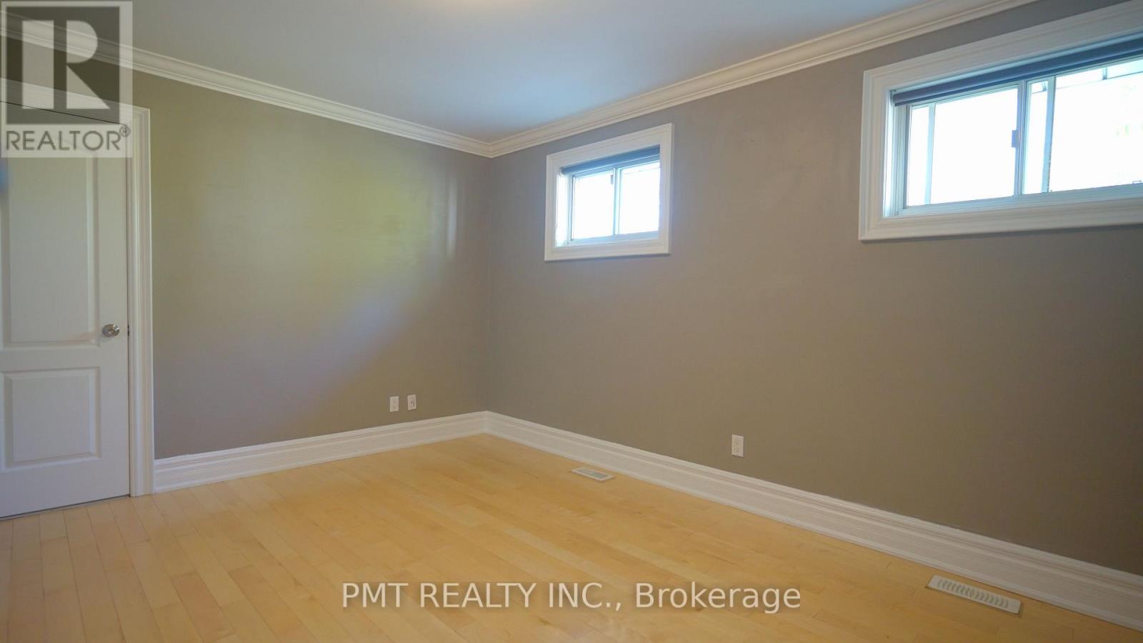 Main - 7 Waterbury Drive, Toronto, Ontario  M9R 3X7 - Photo 10 - W12533848