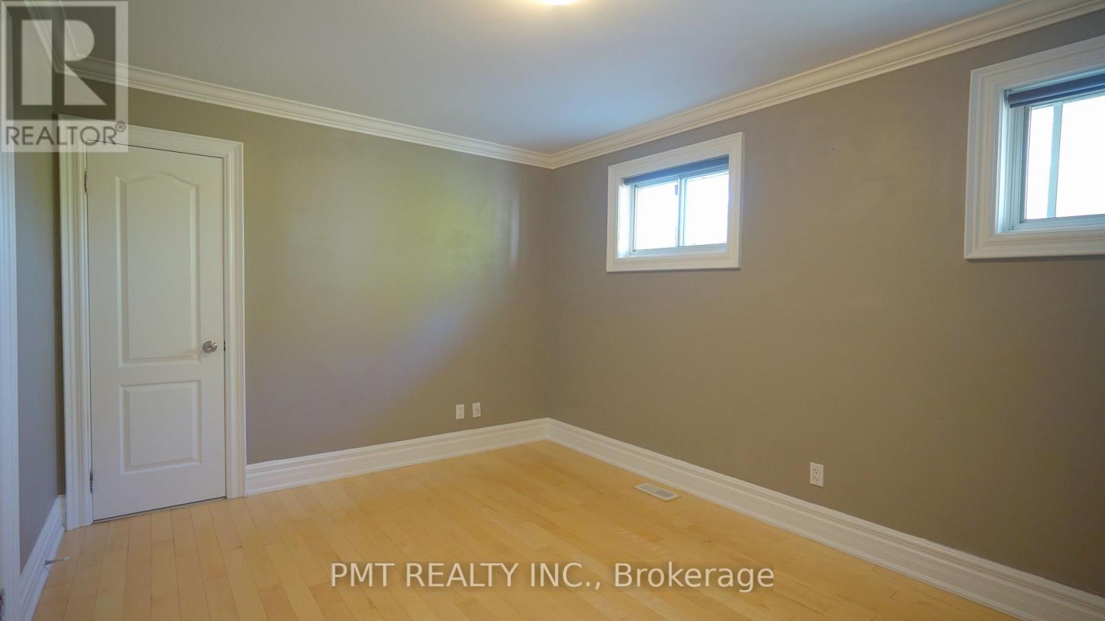 Main - 7 Waterbury Drive, Toronto, Ontario  M9R 3X7 - Photo 11 - W12533848