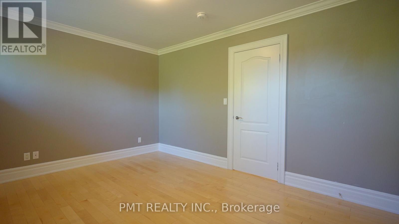 Main - 7 Waterbury Drive, Toronto, Ontario  M9R 3X7 - Photo 16 - W12533848