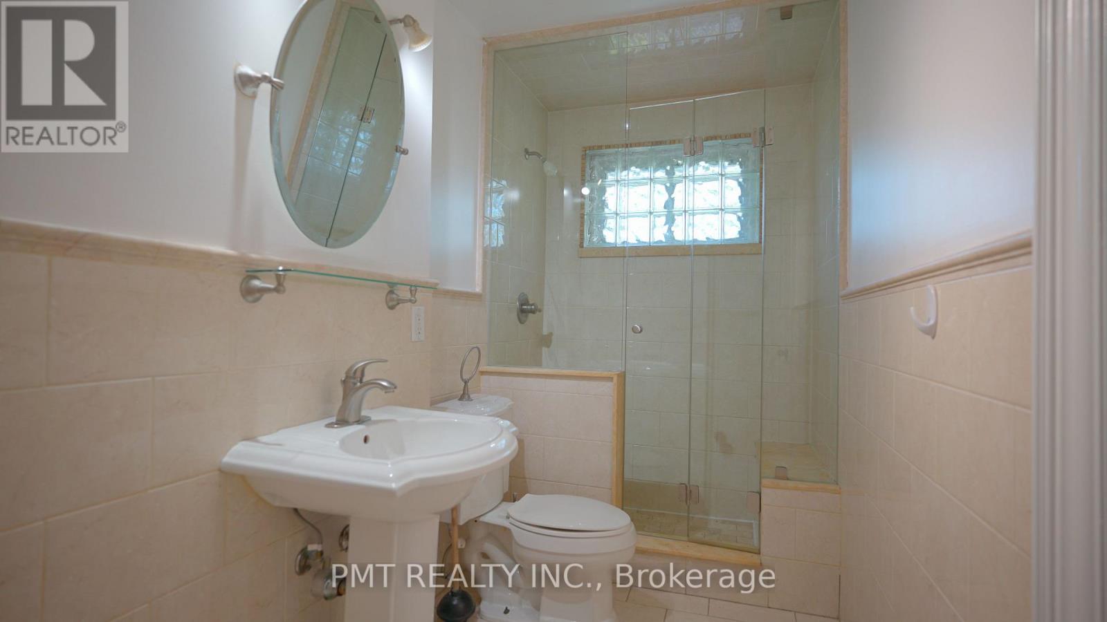 Main - 7 Waterbury Drive, Toronto, Ontario  M9R 3X7 - Photo 17 - W12533848