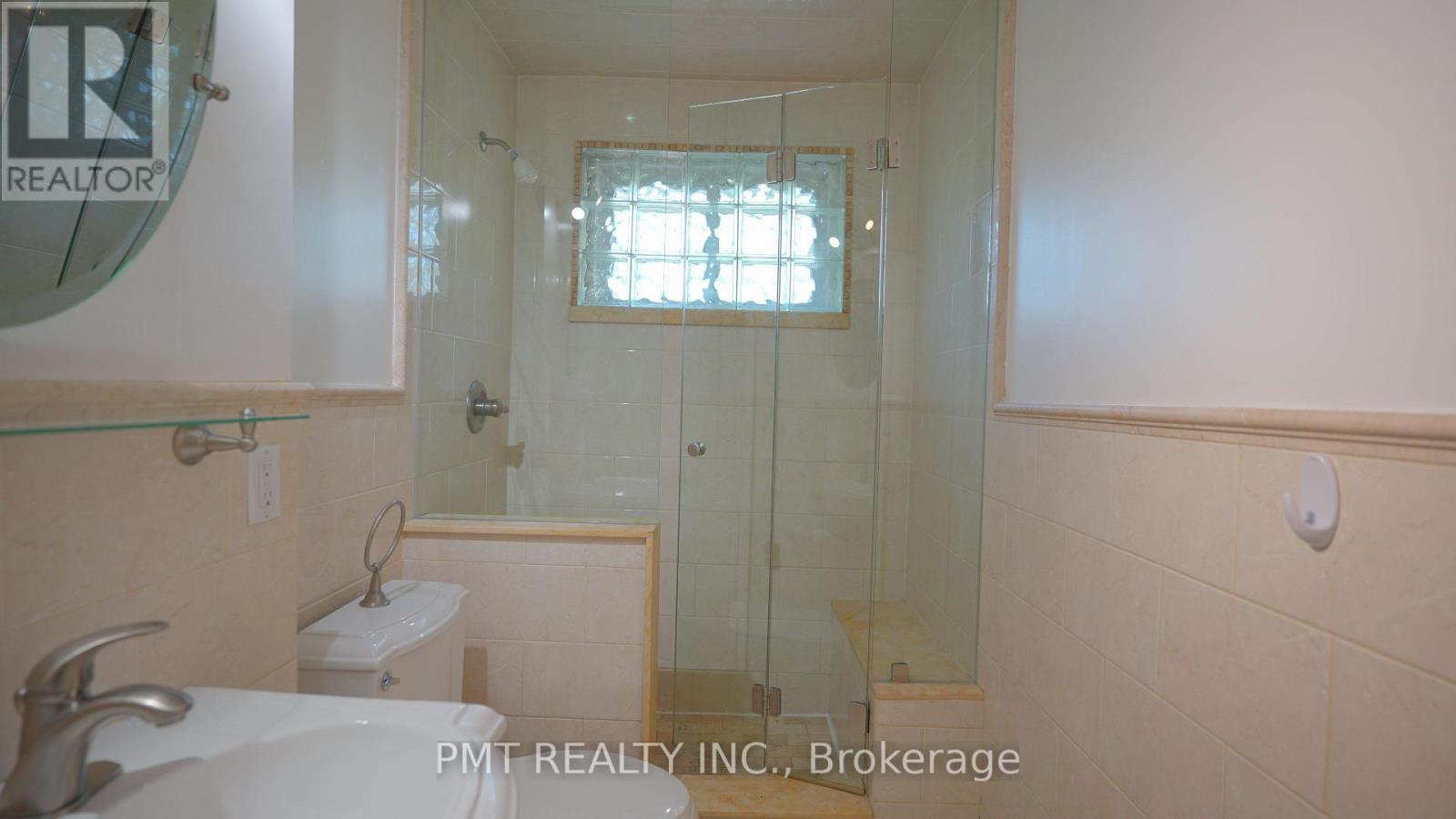 Main - 7 Waterbury Drive, Toronto, Ontario  M9R 3X7 - Photo 18 - W12533848